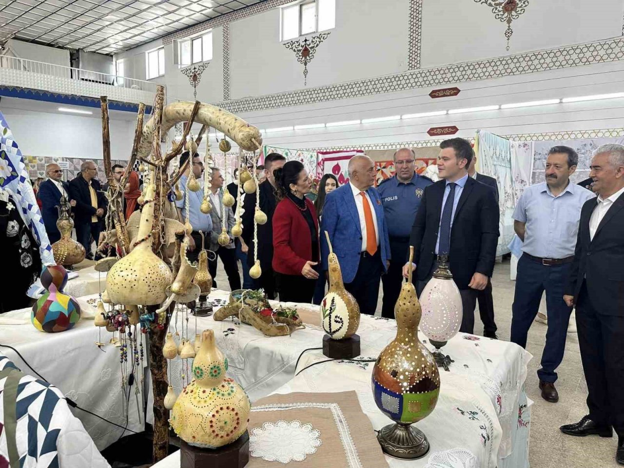 Simav’da göz kamaştıran sergisi