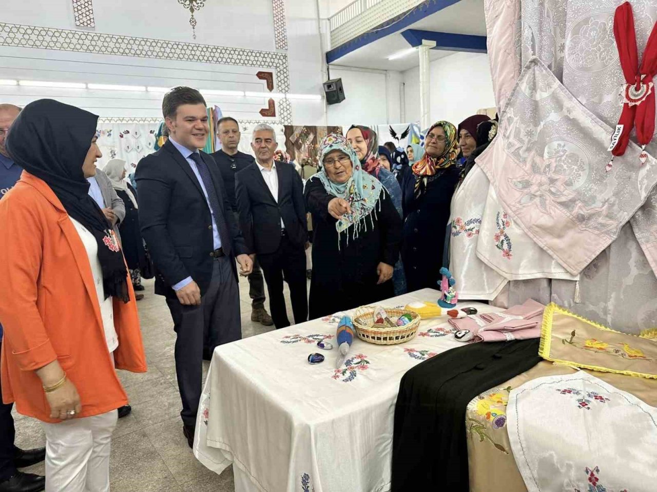 Simav’da göz kamaştıran sergisi