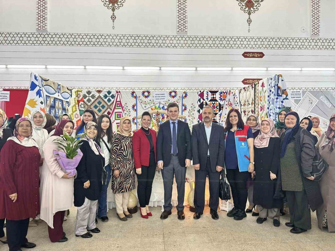 Simav’da göz kamaştıran sergisi