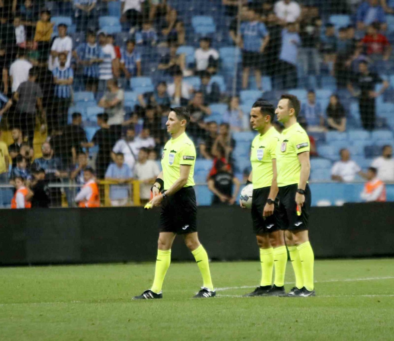 Belhanda ile hakem Erkan Özdamar arasında gerginlik yaşandı