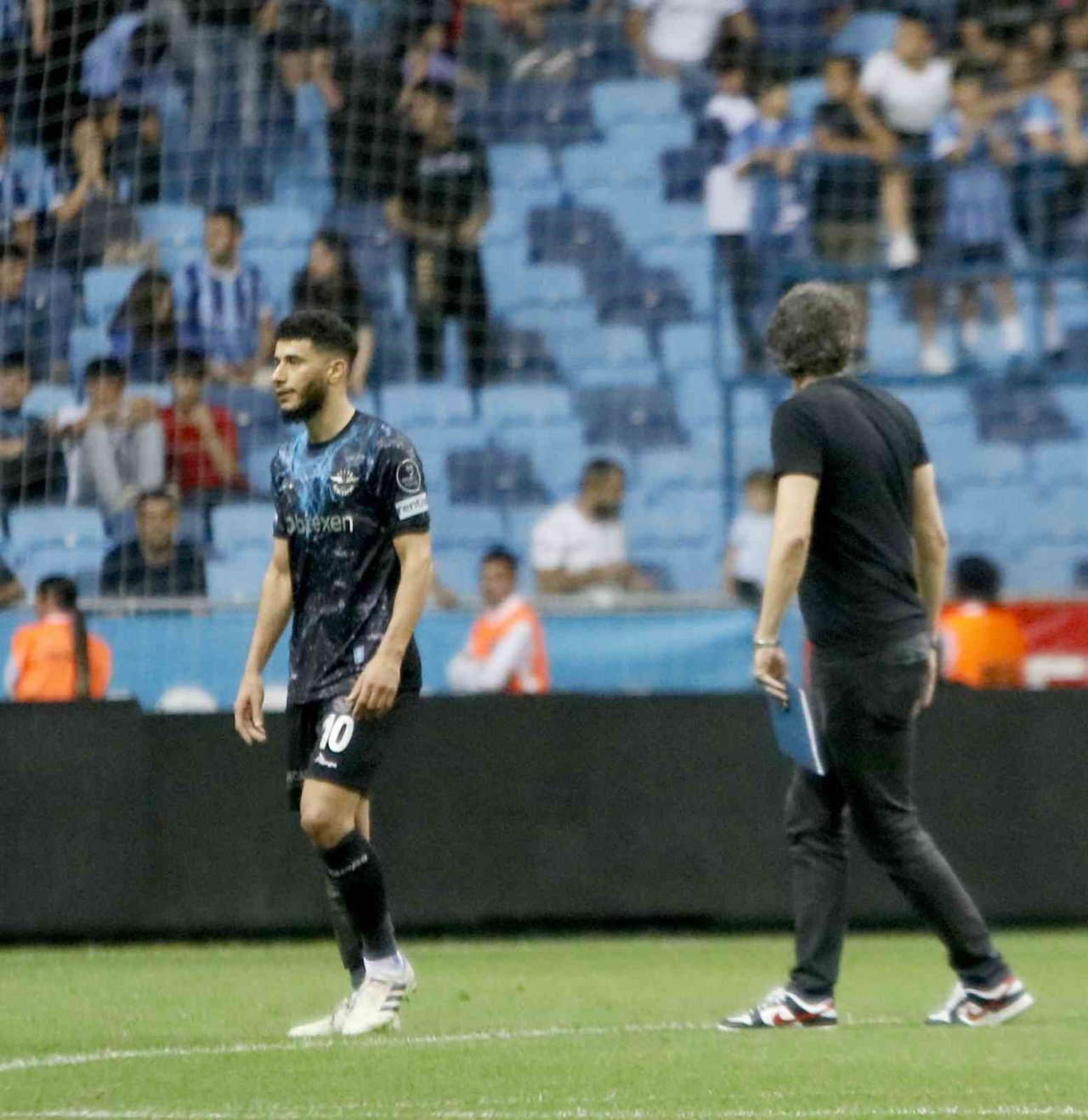 Belhanda ile hakem Erkan Özdamar arasında gerginlik yaşandı