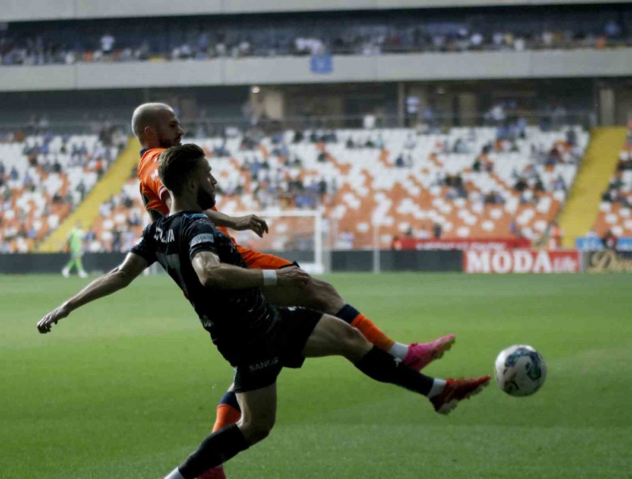 Spor Toto Süper Lig: Adana Demirspor: 2 - Başakşehir: 3 (Maç sonucu)