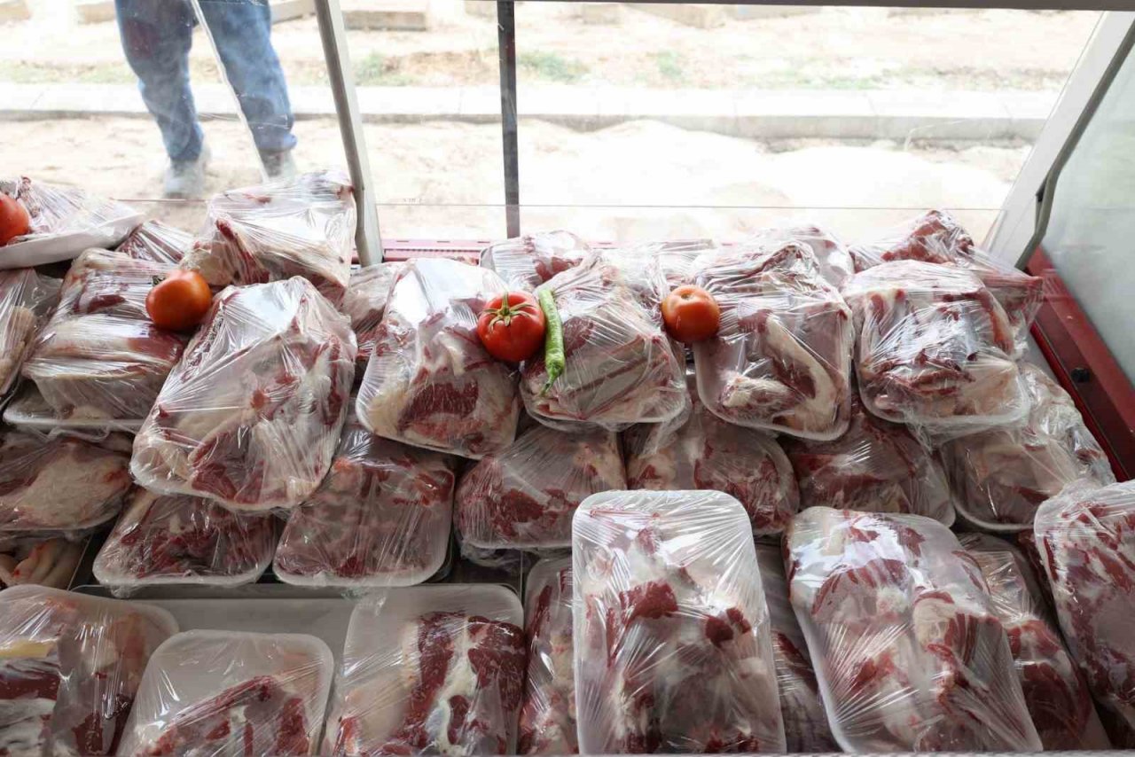 Elbistan Belediyesi, etin kilosunu 195 liradan halka satıyor