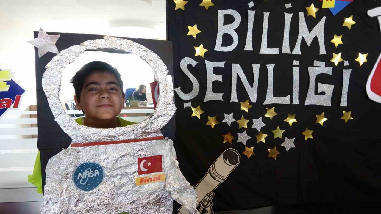 Yaptıkları bilimsel çalışmaları sergilediler