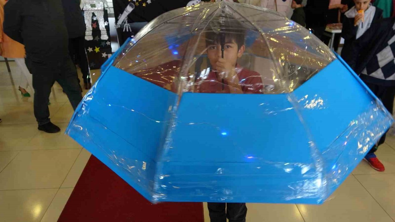 Yaptıkları bilimsel çalışmaları sergilediler