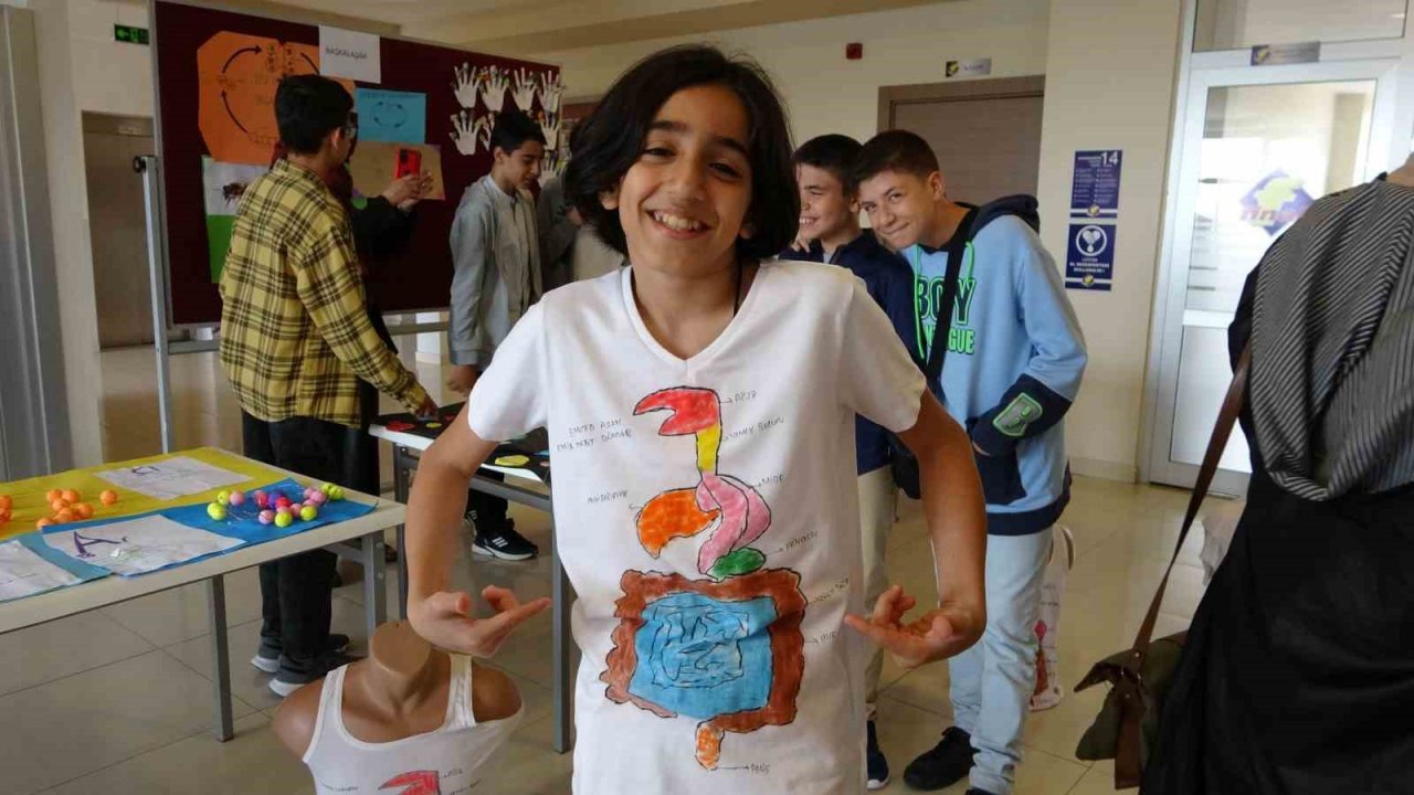 Yaptıkları bilimsel çalışmaları sergilediler