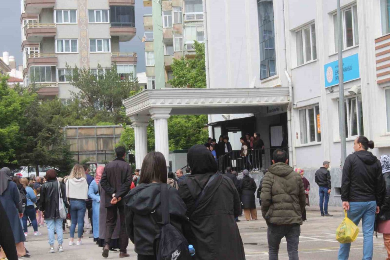 Afyonkarahisar’da 10 bin 101 öğrencinin ter döktüğü LGS sona erdi