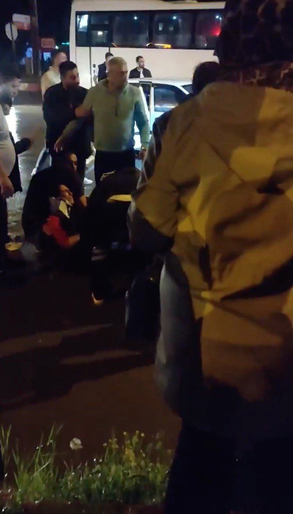 SUV aracın çarpıp kaçtığı elektrikli bisiklette 3 genç yaralandı