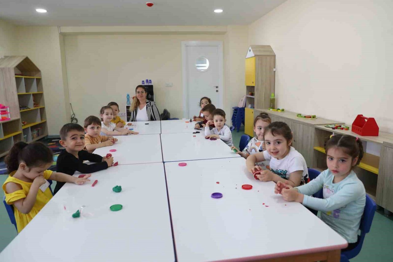 Büyükşehir Güzeloba kreşinde eğitim başladı