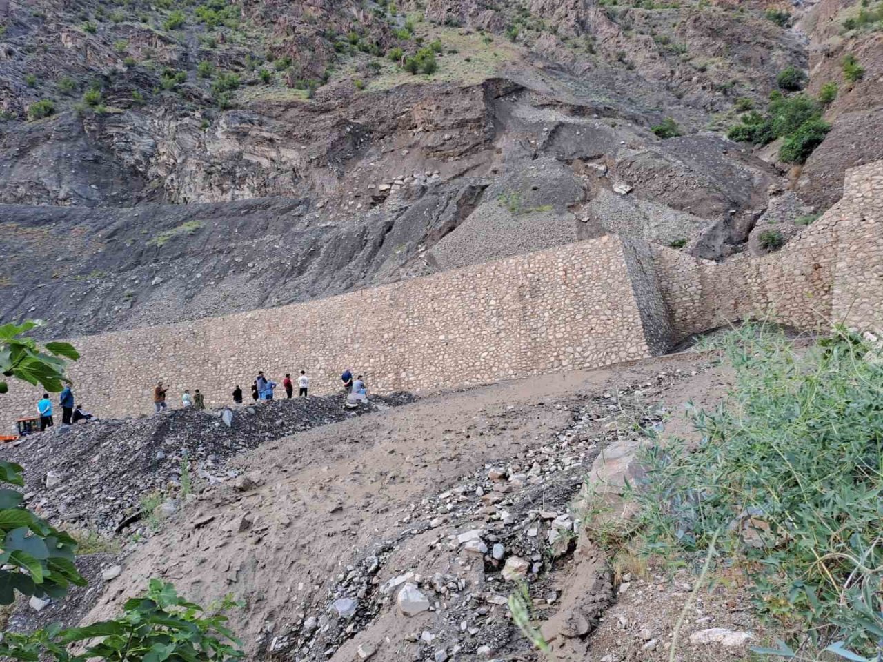 Artvin-Yusufeli karayolu heyelan nedeniyle ulaşıma kapandı