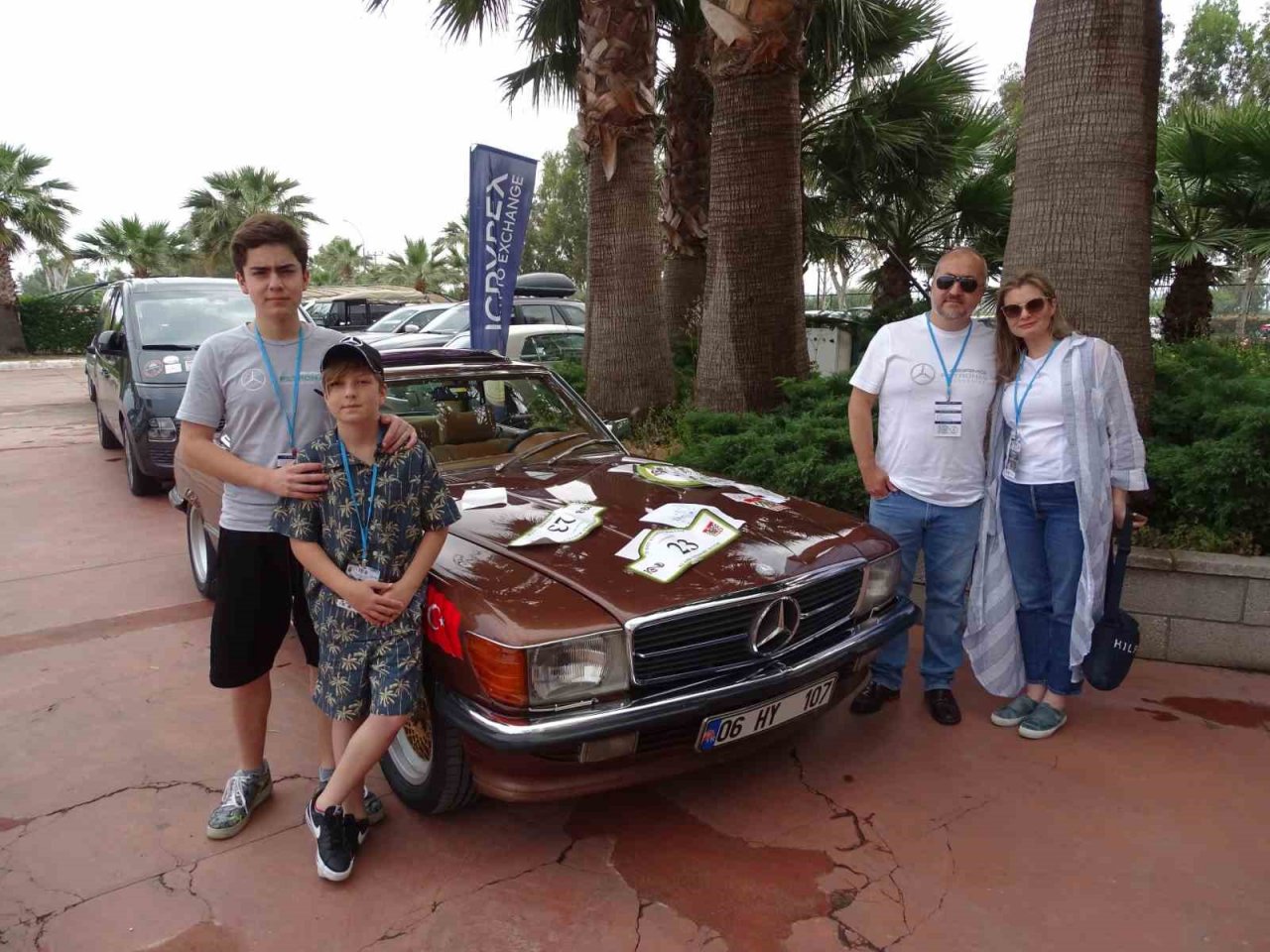 Ayvalık’ta klasik otomobiller 25. Batı Anadolu Rallisi başladı