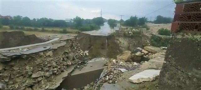 Selin ikinci defa çökerttiği yolda facia ucuz atlatıldı