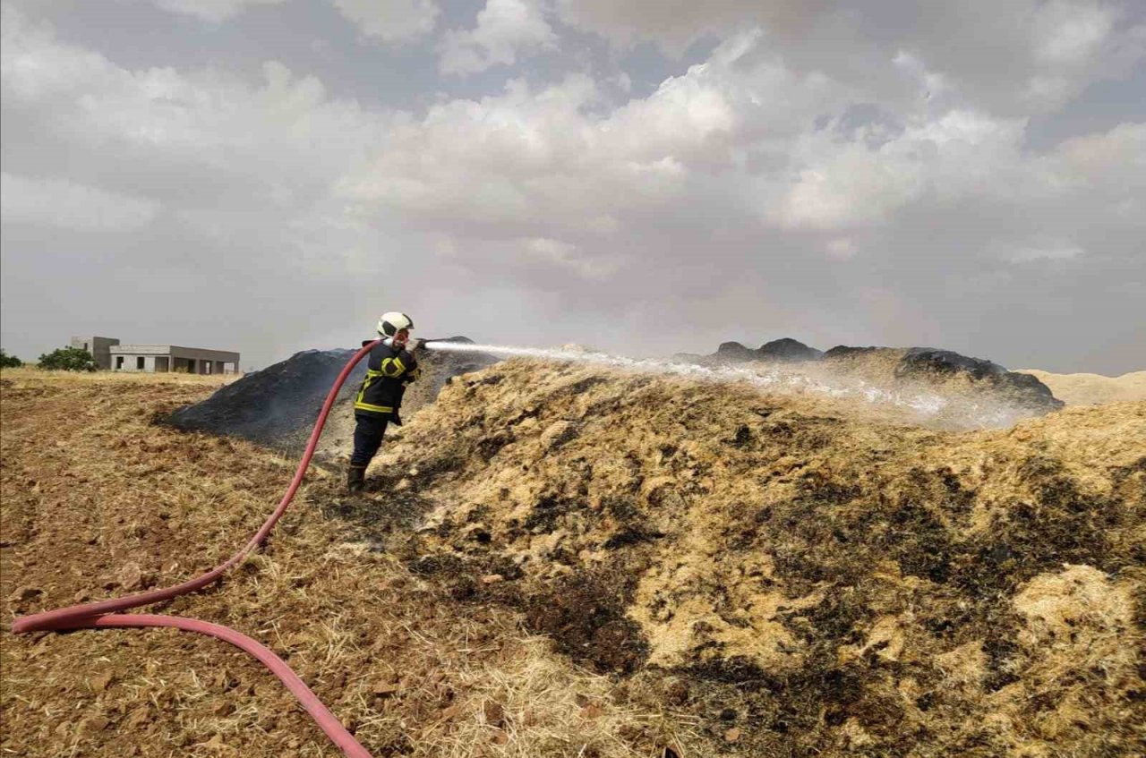 Tarla yangınında 60 ton saman yandı