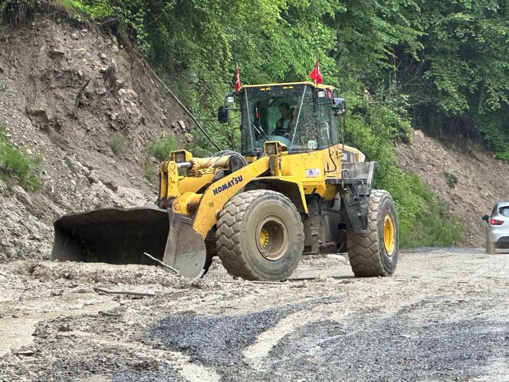 Düzce İl Özel İdaresi ekipleri sele karşı teyakkuzda