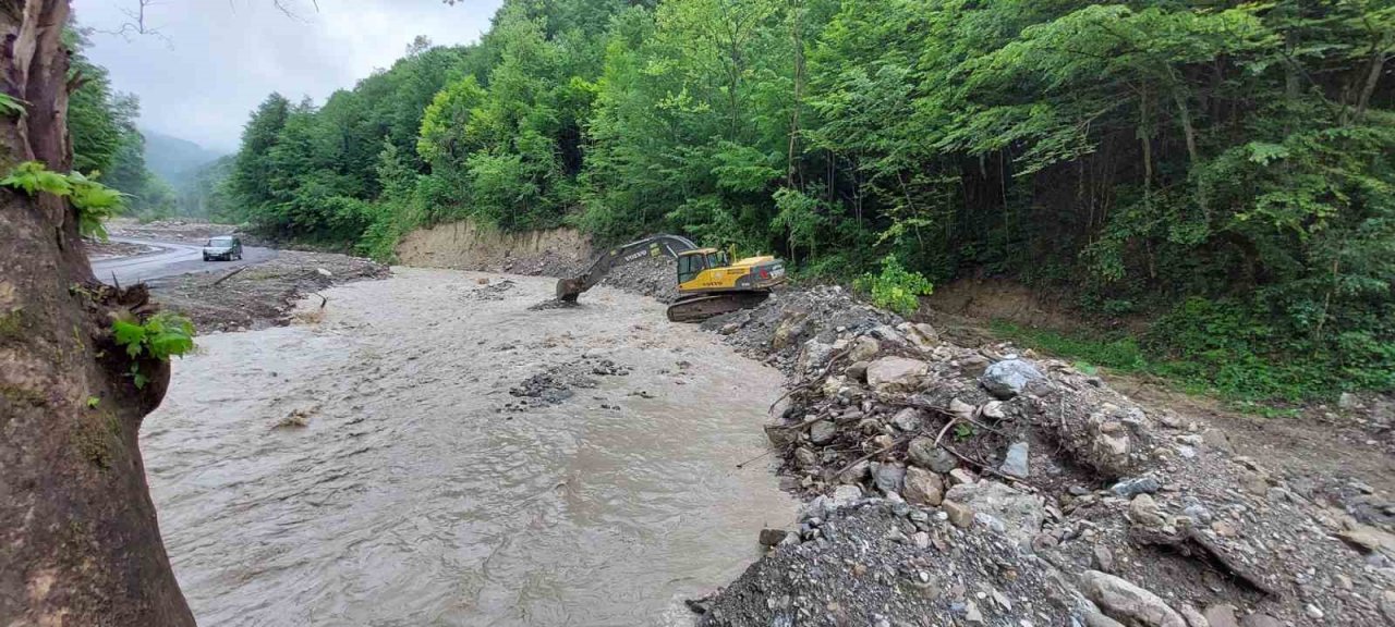 Düzce İl Özel İdaresi ekipleri sele karşı teyakkuzda