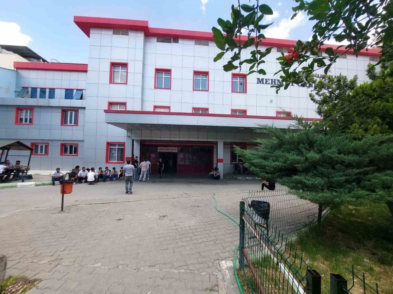 Çanak anteni düzeltmek isterken canından oldu