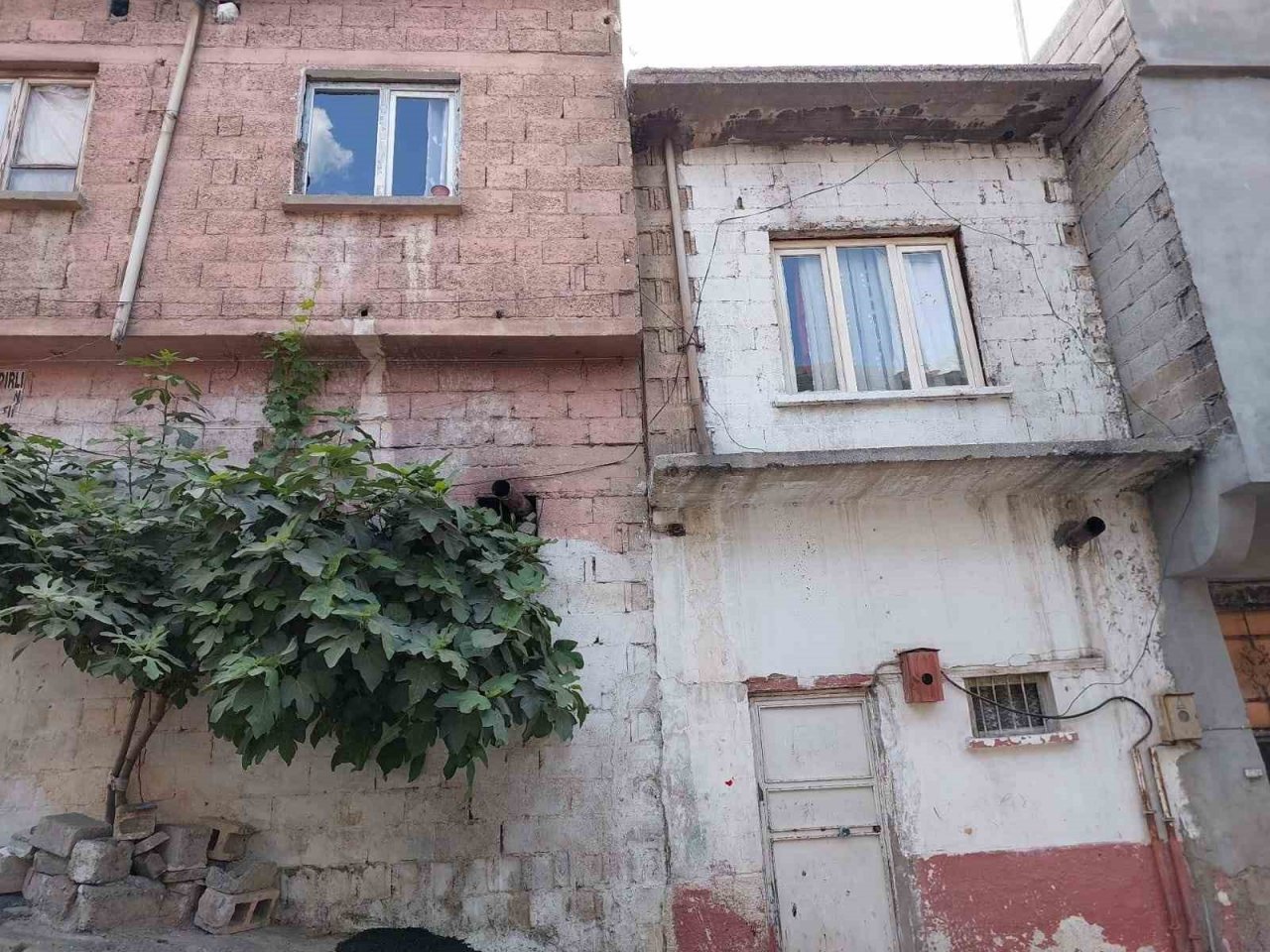 Çanak anteni düzeltmek isterken canından oldu