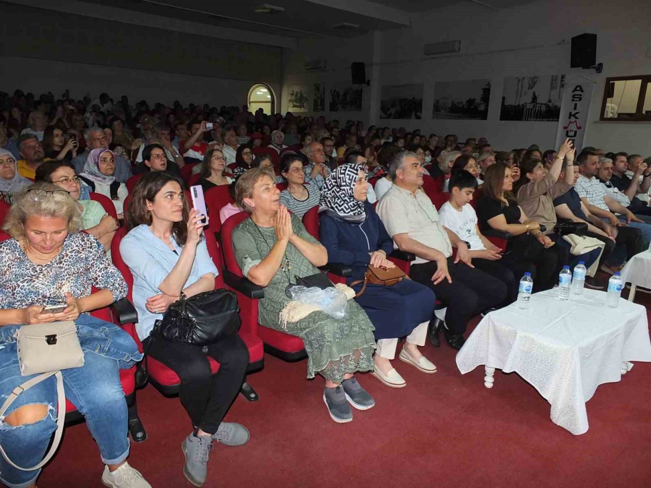 Halk eğitim merkezi kursiyerleri coşturdu
