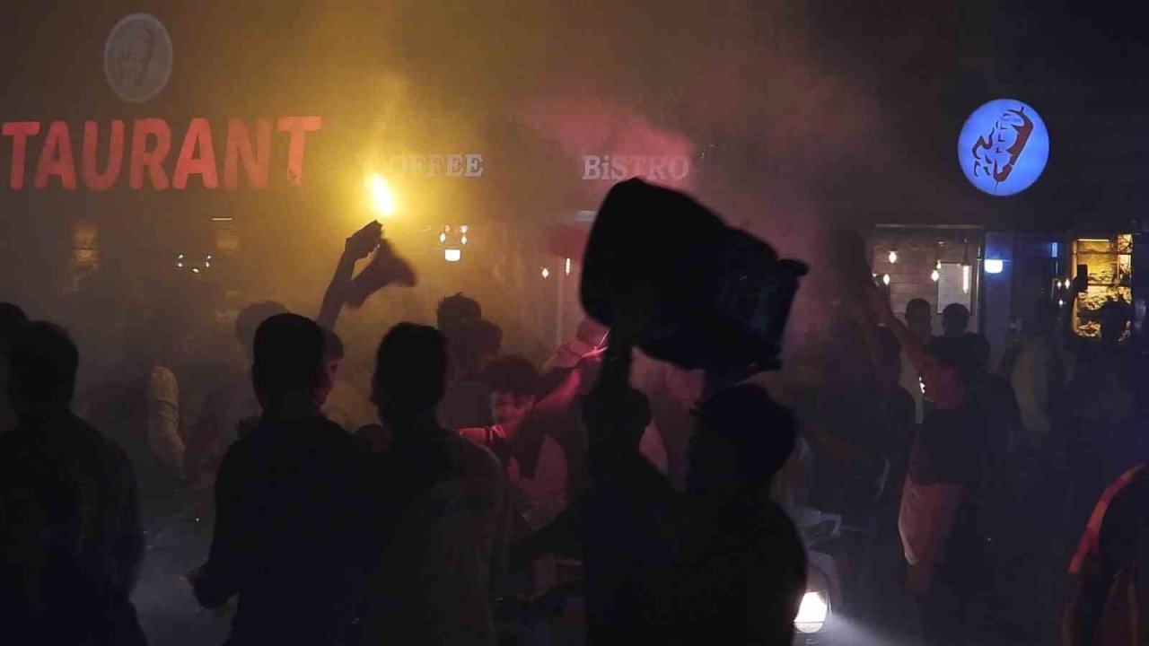 Depremin bölgesinde ikinci kez şampiyonluk kutlaması