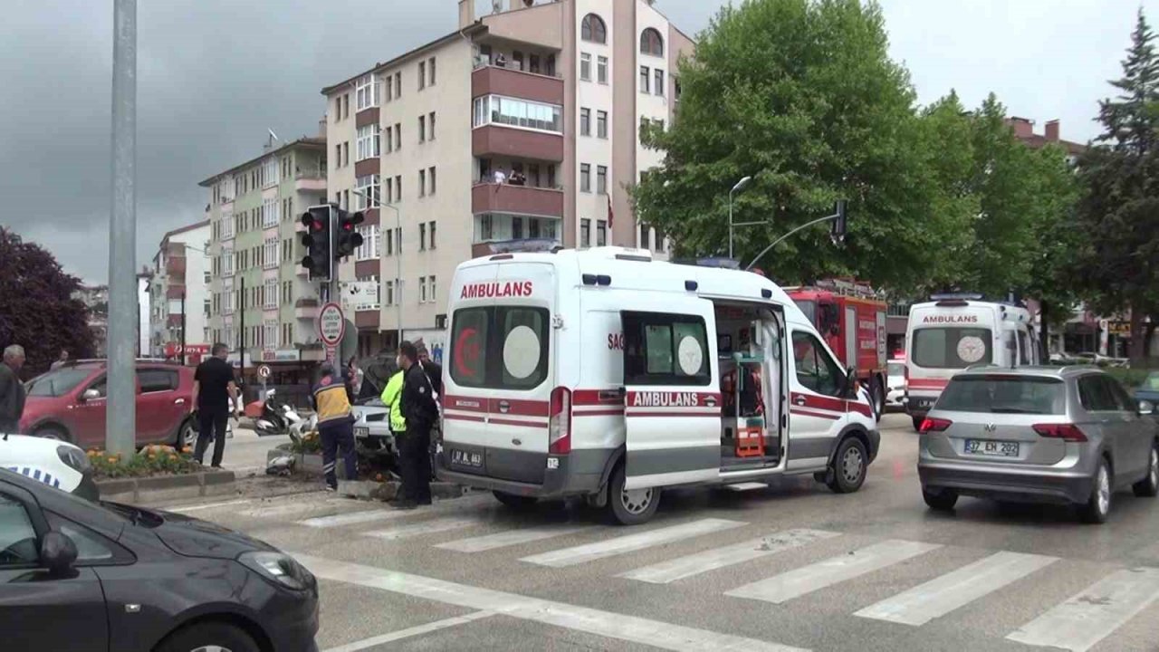 Kastamonu’da iki otomobil çarpıştı: 4 yaralı