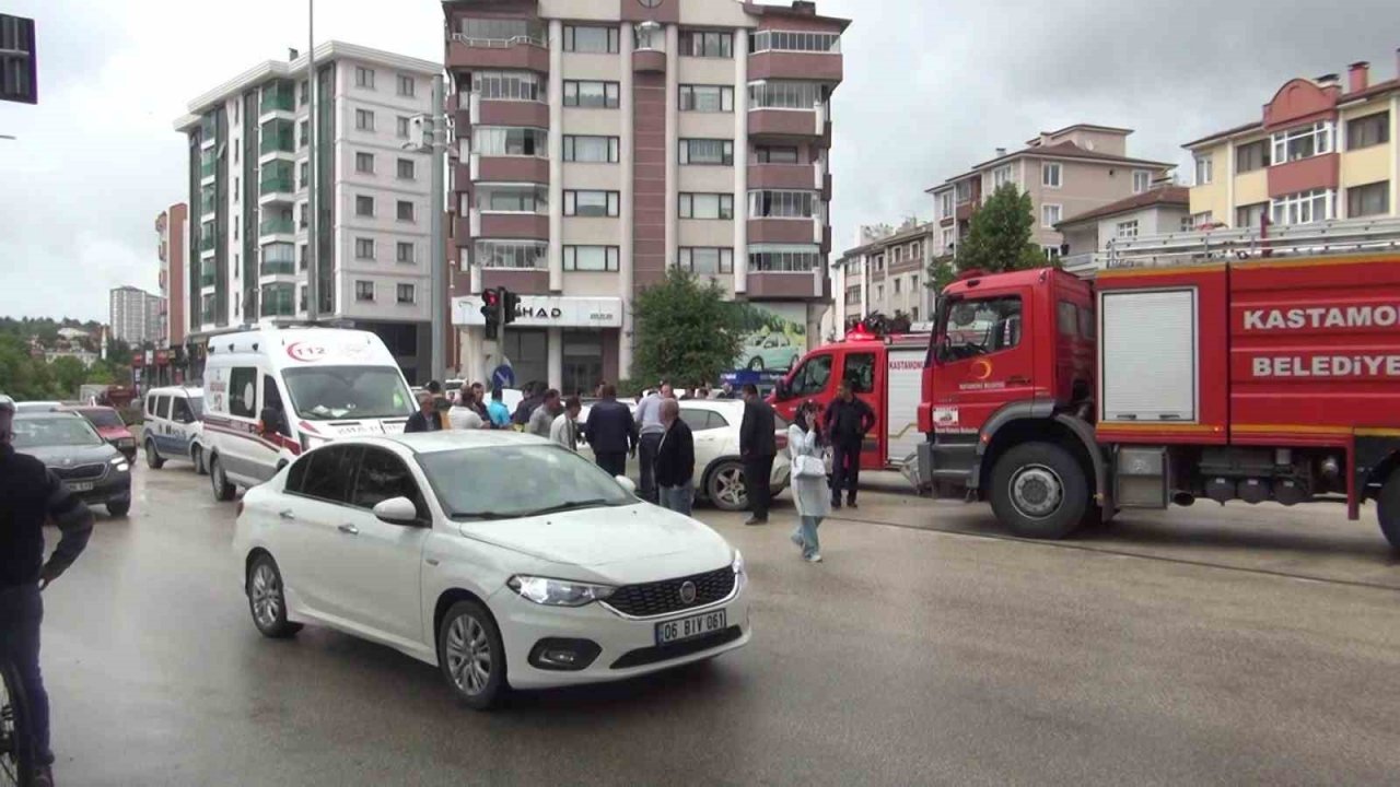 Kastamonu’da iki otomobil çarpıştı: 4 yaralı