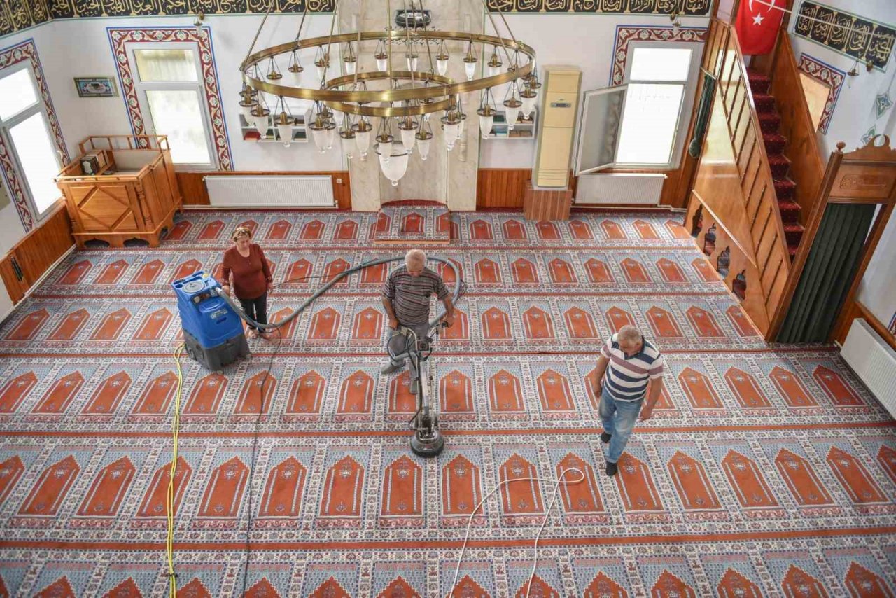 Kepez’den camilere teknolojik temizlik hizmeti