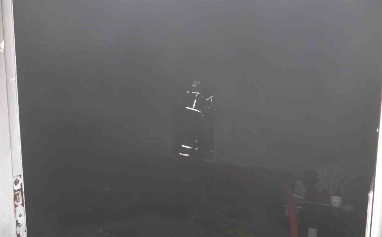 Kırıkkale’de 2 katlı evde yangın paniği