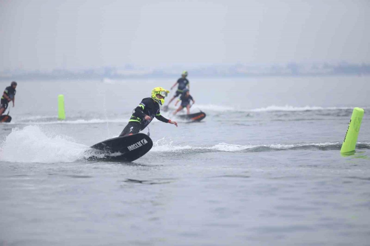 Kocaeli’de Türkiye Su Jeti ve Flyboard Şampiyonası ile nefesler kesildi