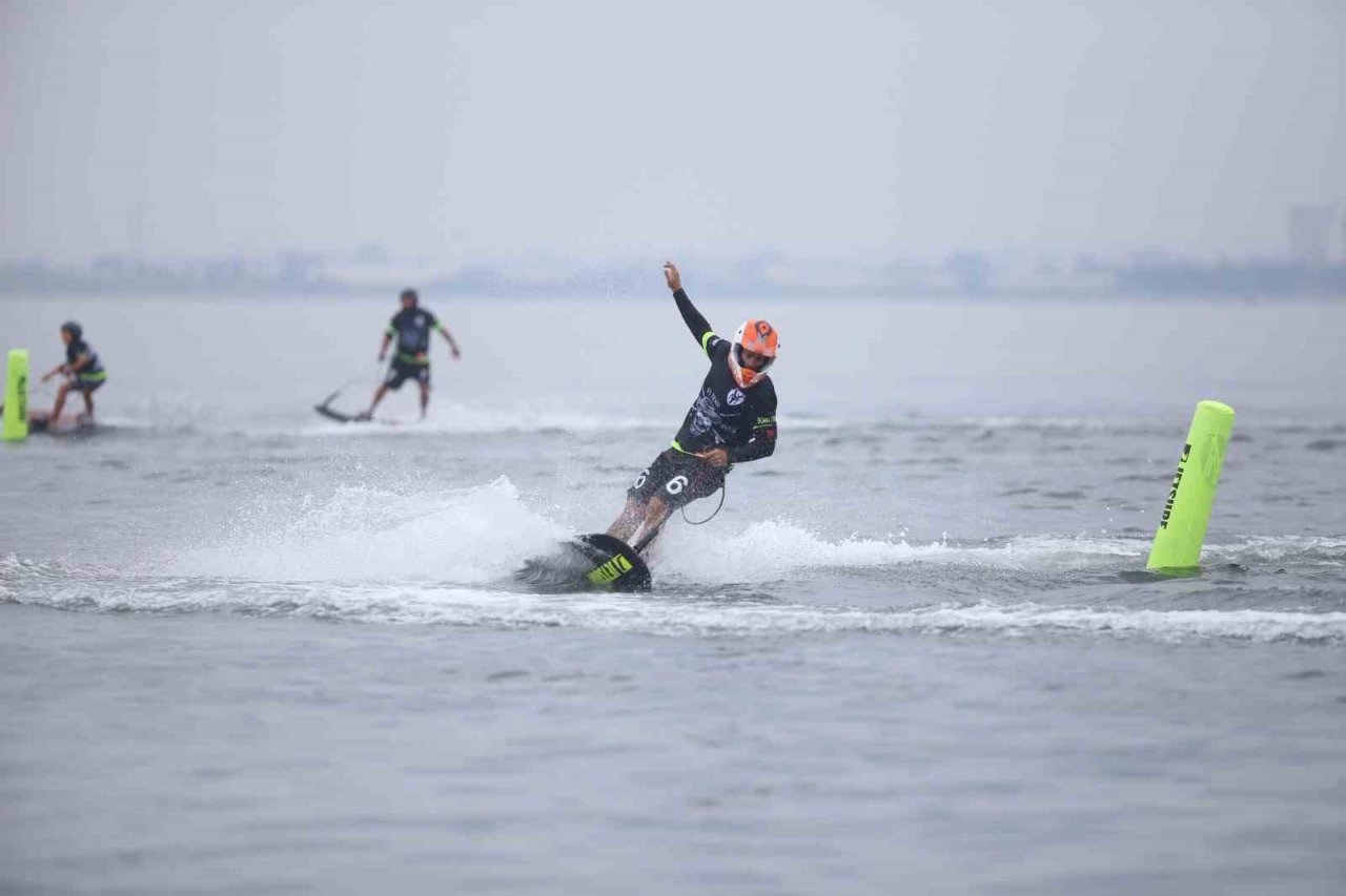 Kocaeli’de Türkiye Su Jeti ve Flyboard Şampiyonası ile nefesler kesildi