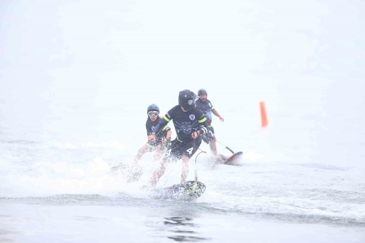 Kocaeli’de Türkiye Su Jeti ve Flyboard Şampiyonası ile nefesler kesildi