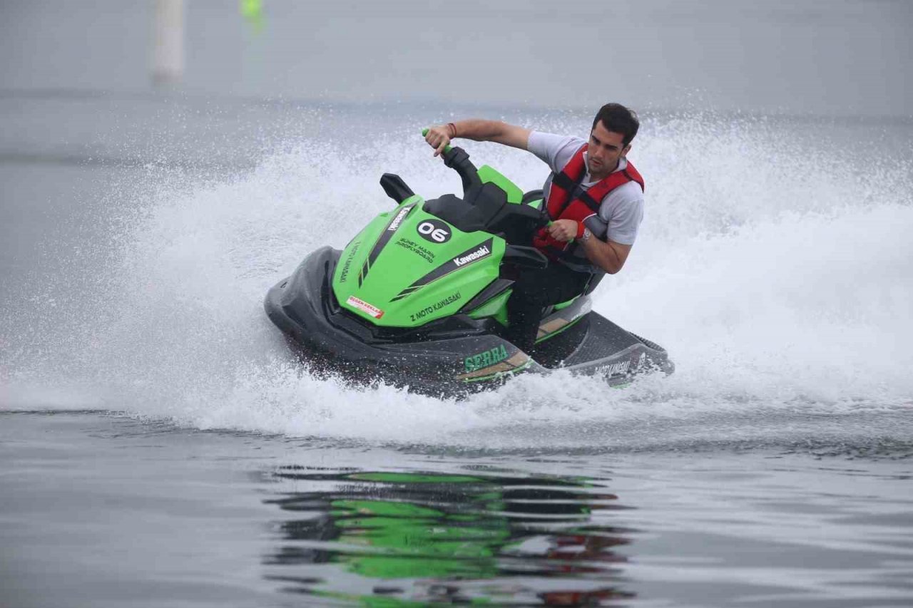 Kocaeli’de Türkiye Su Jeti ve Flyboard Şampiyonası ile nefesler kesildi