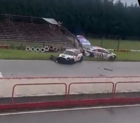 Pist Şampiyonası’nda yürekleri ağza getiren kaza