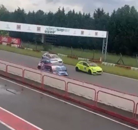 Pist Şampiyonası’nda yürekleri ağza getiren kaza