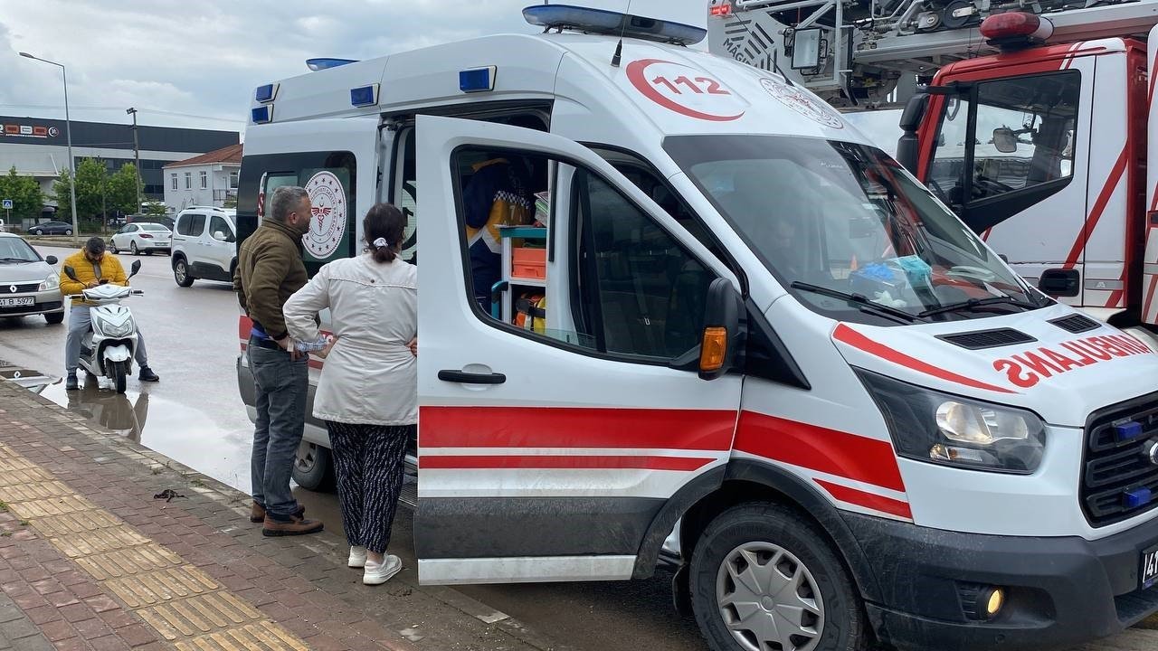 Yaşlı kadının tek başına yaşadığı prefabrik ev alevlere teslim oldu