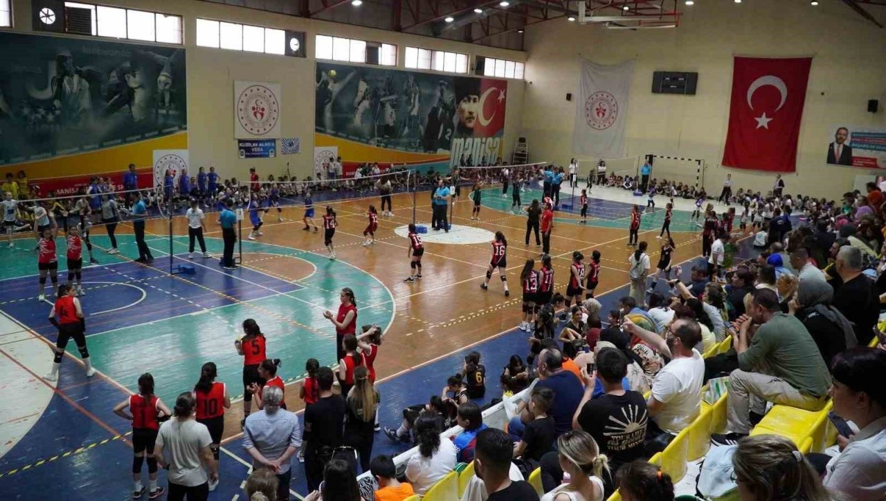 Manisa’da mini voleybol şenliği coşkuyla yapıldı