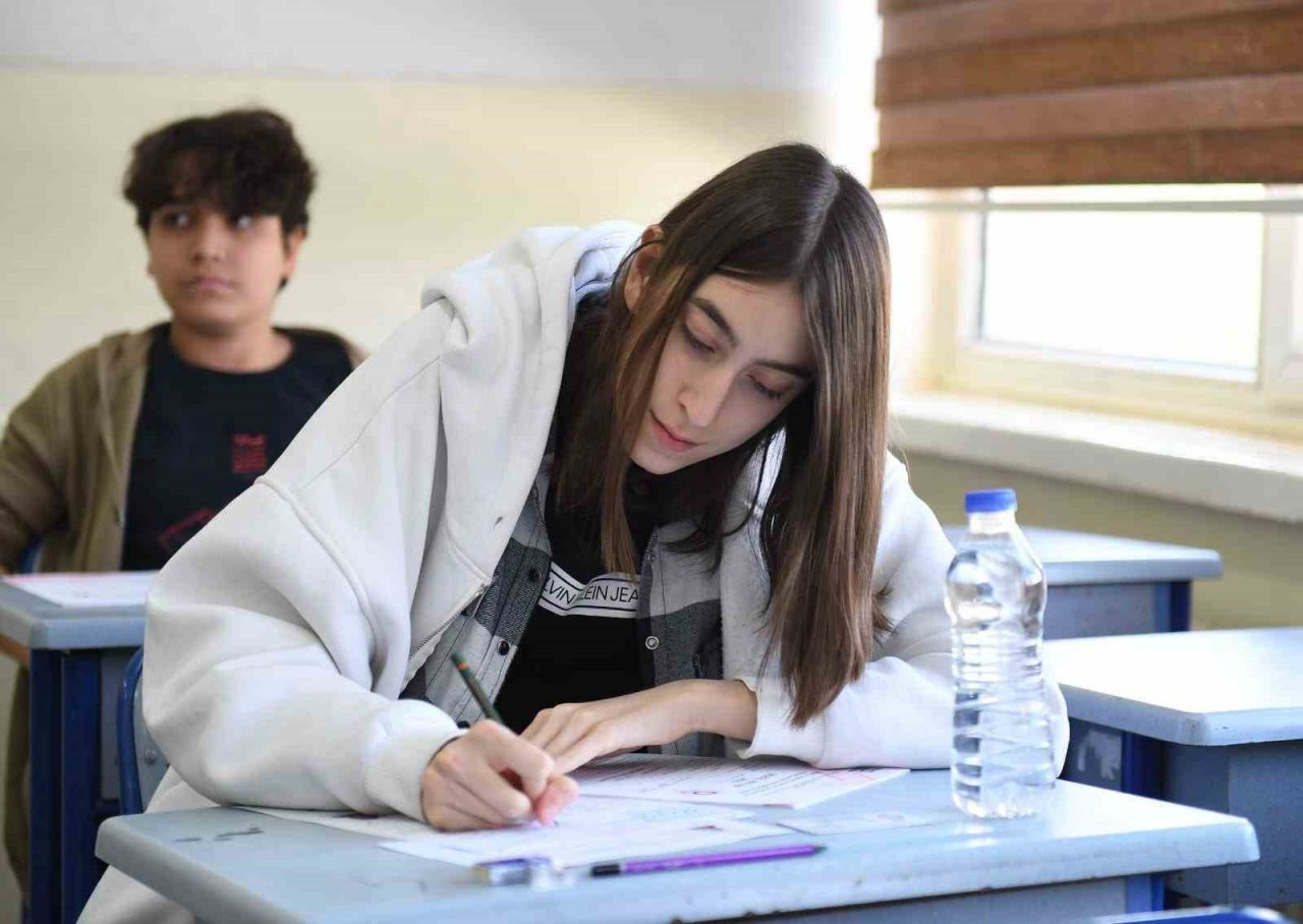 Öğrencilerin LGS sınav heyecanı başladı