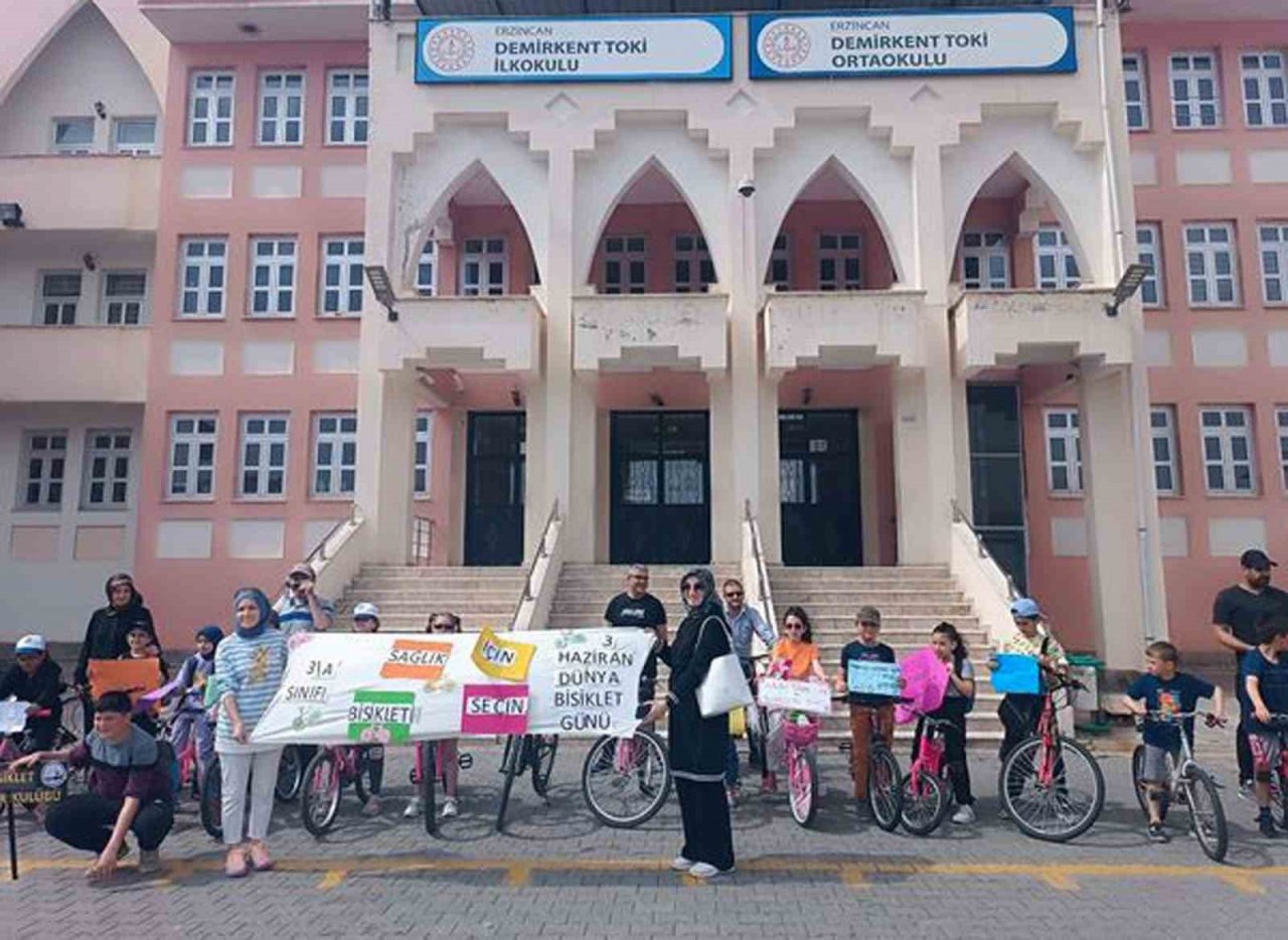 Öğrencilerden Bisiklet Günü etkinliği