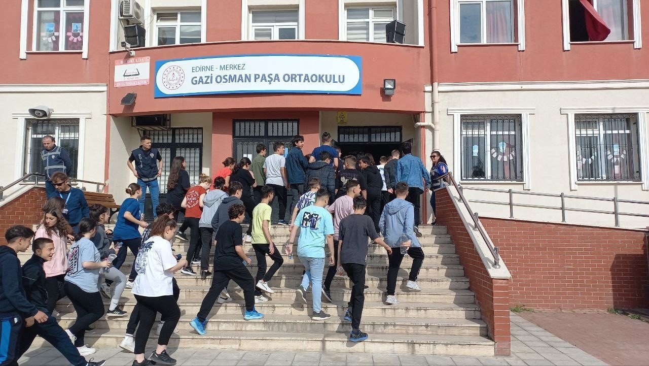 Edirne’de LGS sınavına girecek öğrenci: “Hocam ben kimliğimi almayı unuttum”
