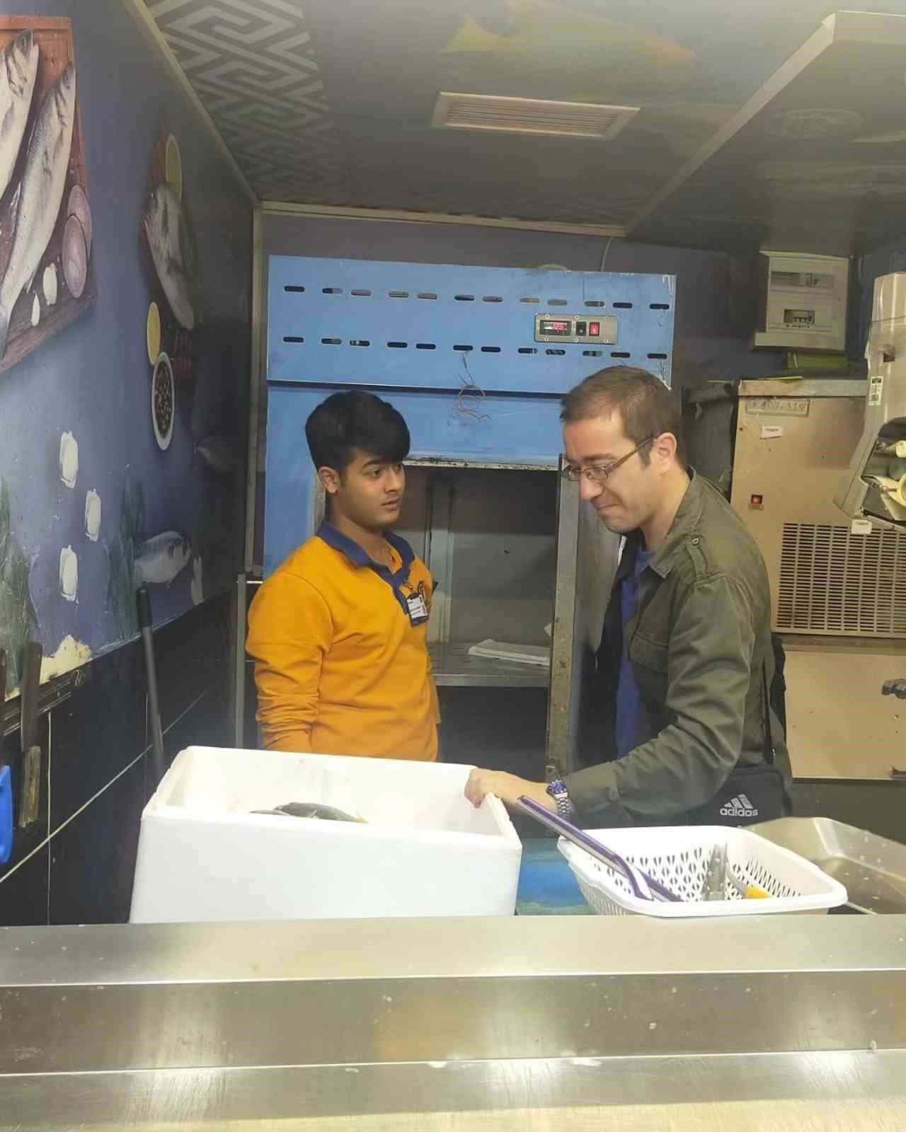 Serik’te balık satan iş yerleri denetlendi