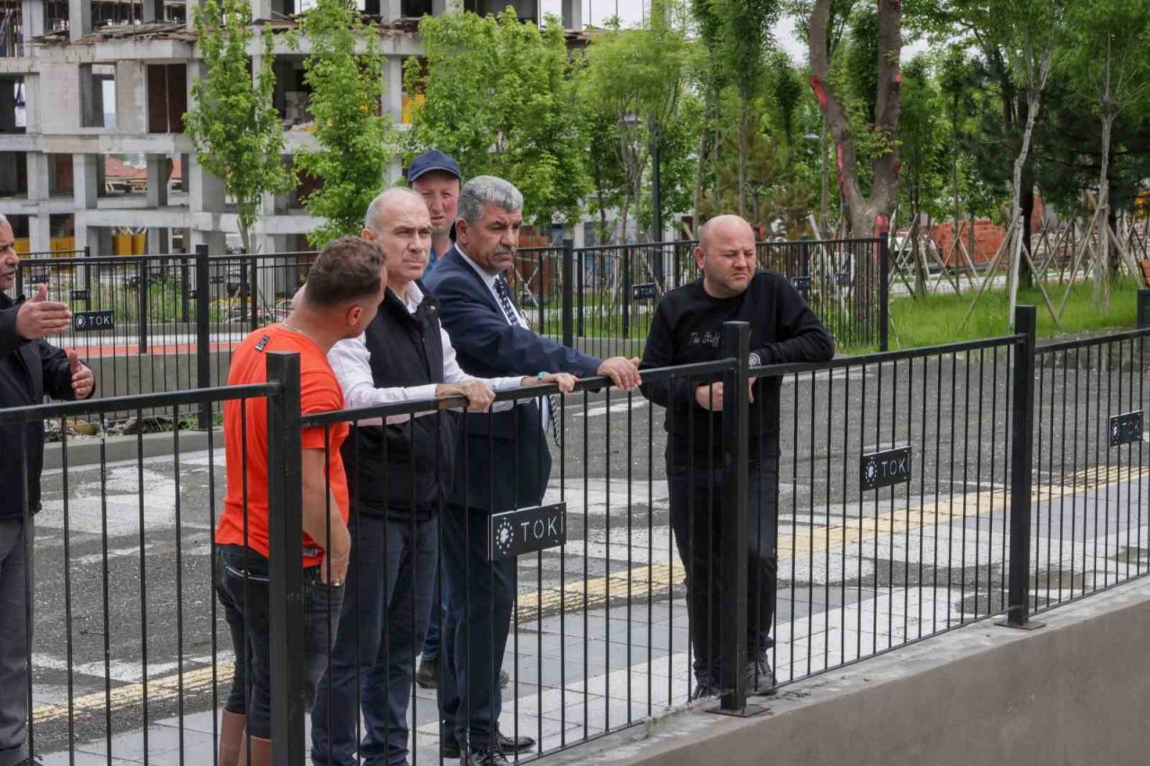 Şiddetli yağış sonrası saha temizlik çalışmalarını yerinde inceledi