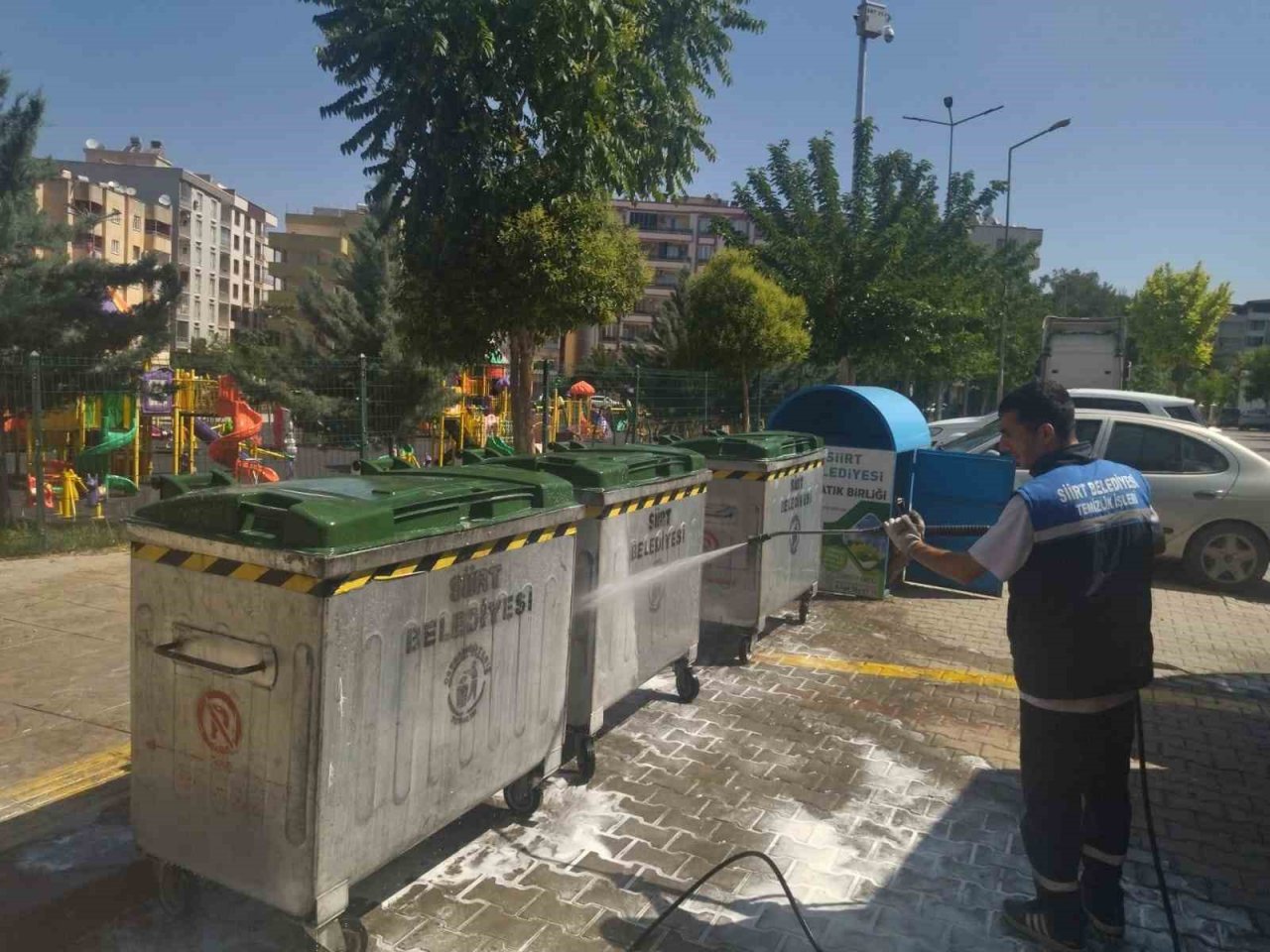 Siirt’te çöp konteynerleri dezenfekte ediliyor