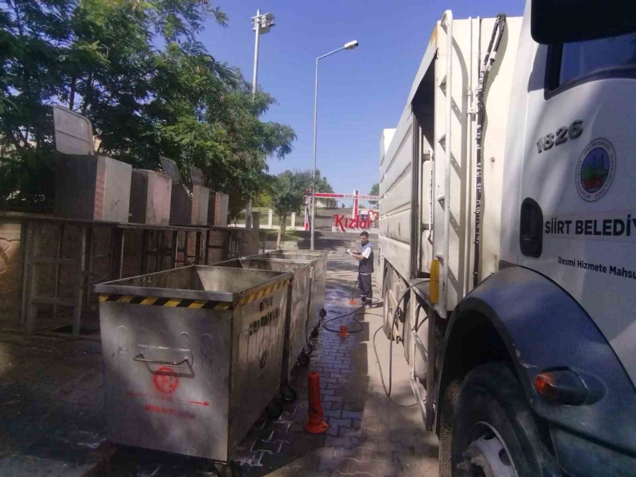 Siirt’te çöp konteynerleri dezenfekte ediliyor