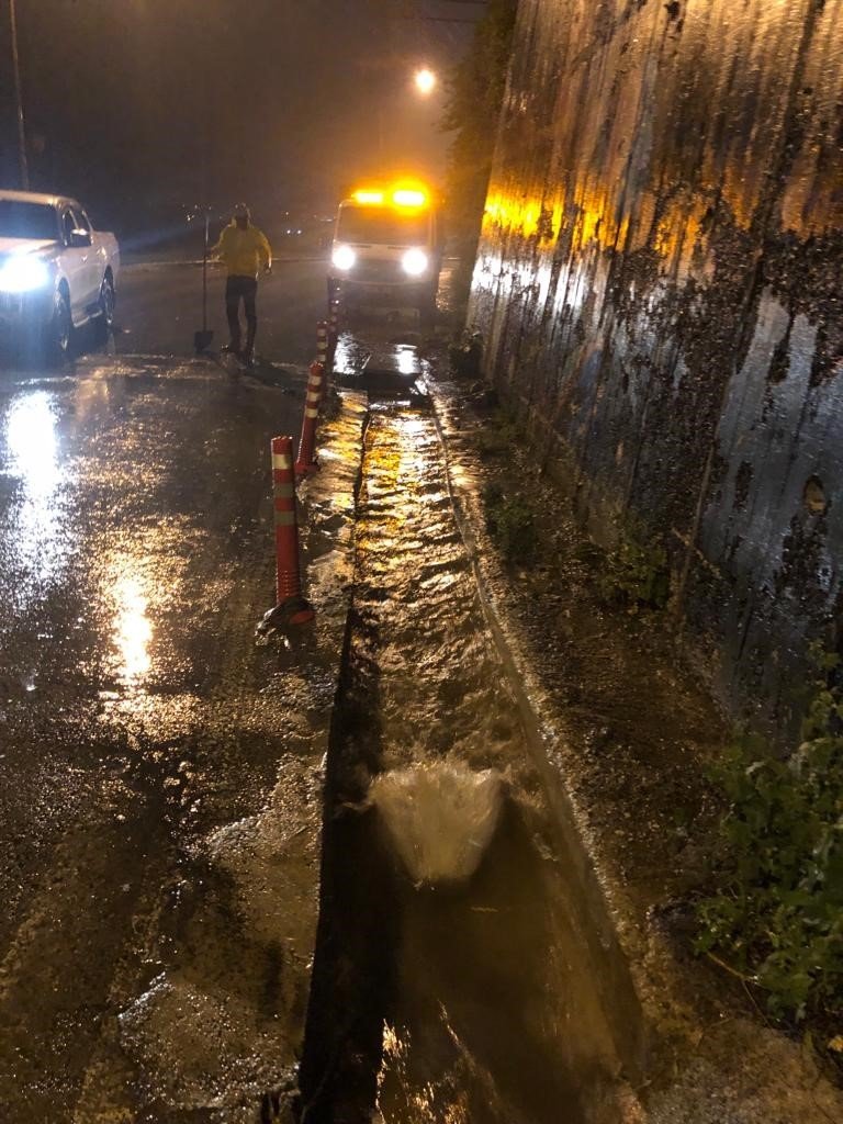 Sinop’ta sağanak su baskınlarına neden oldu