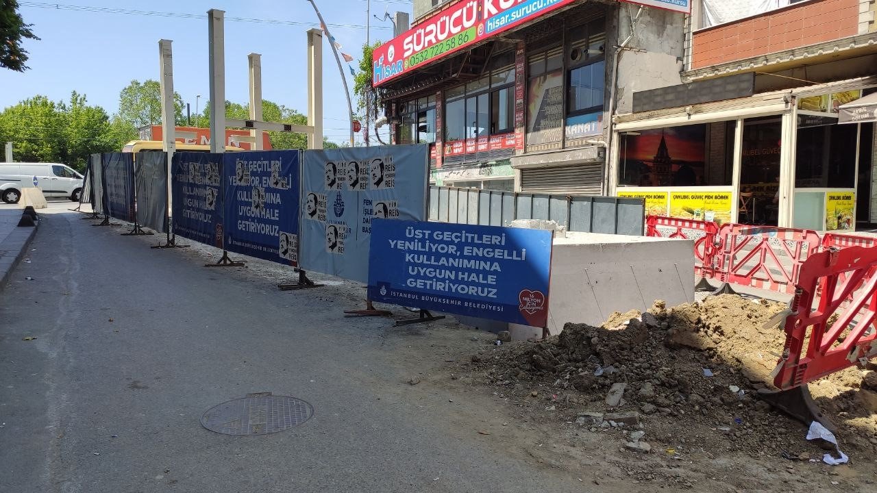 Sultangazi’de vatandaştan İmamoğlu’na tepki: "Yapamıyorsa bıraksın biz yapalım"