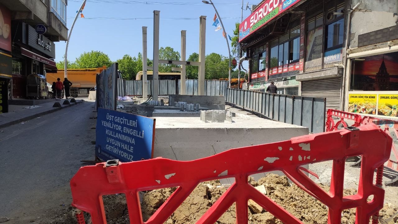 Sultangazi’de vatandaştan İmamoğlu’na tepki: "Yapamıyorsa bıraksın biz yapalım"