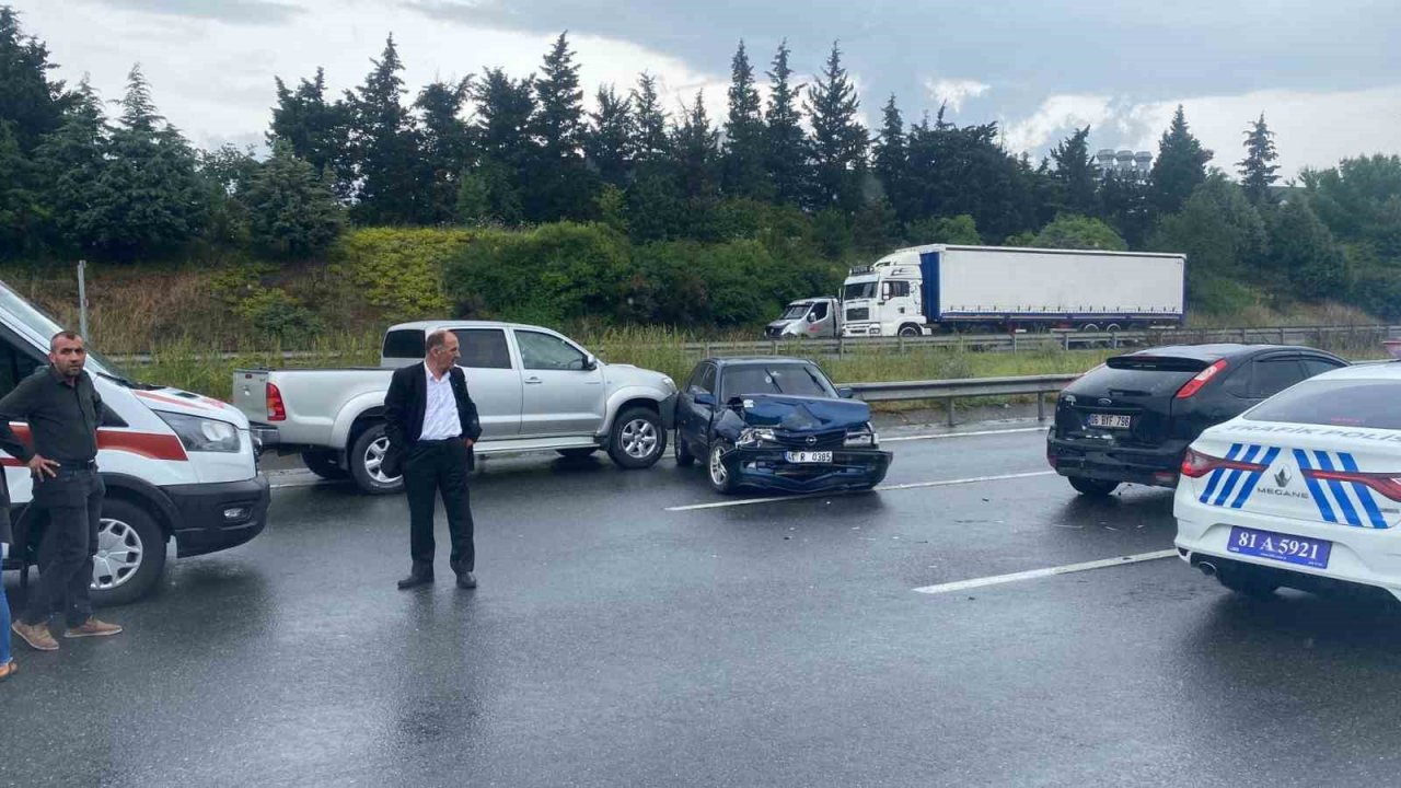 5 ayrı kazada 14 araç birbirine girdi: 6 yaralı