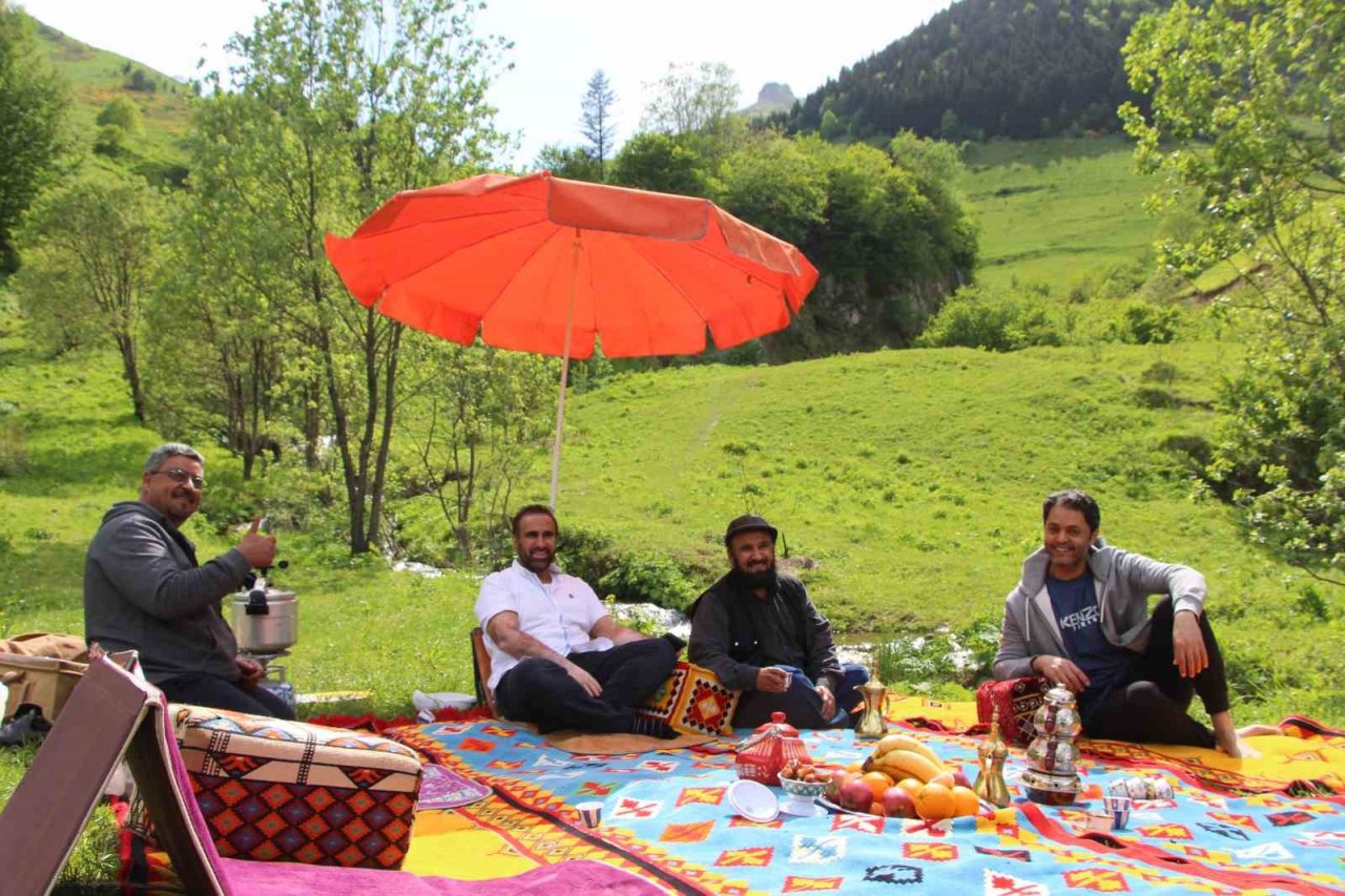 Hamsiköy Şelaleleri Arap turistlerin gözdesi oldu