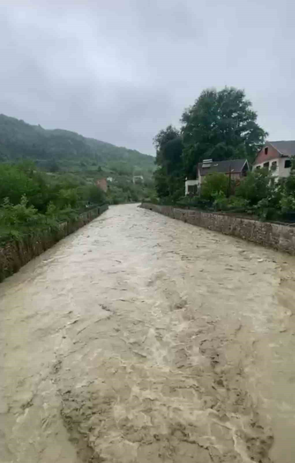 Türkeli’de köprü ulaşıma kapatıldı