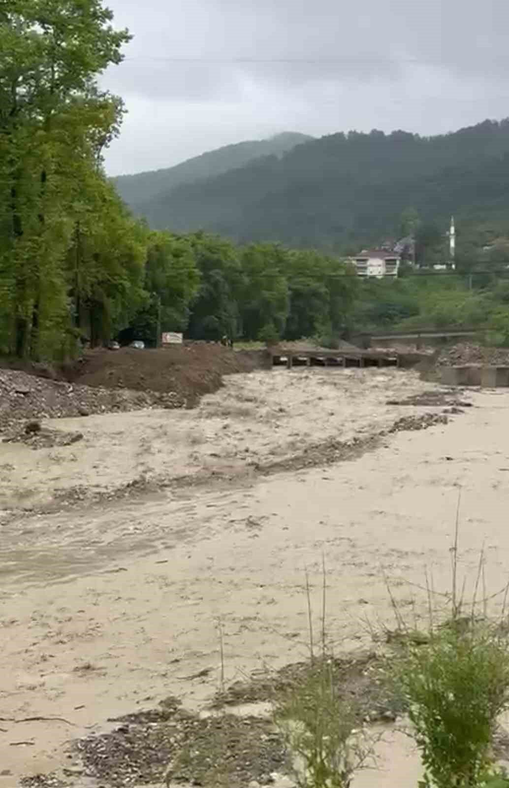 Türkeli’de köprü ulaşıma kapatıldı