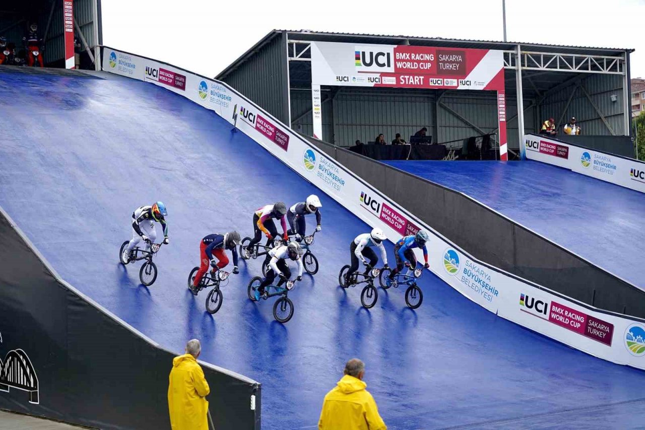 BMX World Cup heyecanı devam ediyor: Dünyanın en iyileri vadide pedal çeviriyor